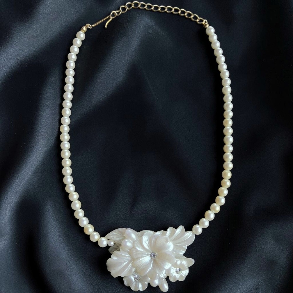 1991 Avon Frosted Petal Necklace Faux Pearl Floral Lucite Rhinestone Vintage